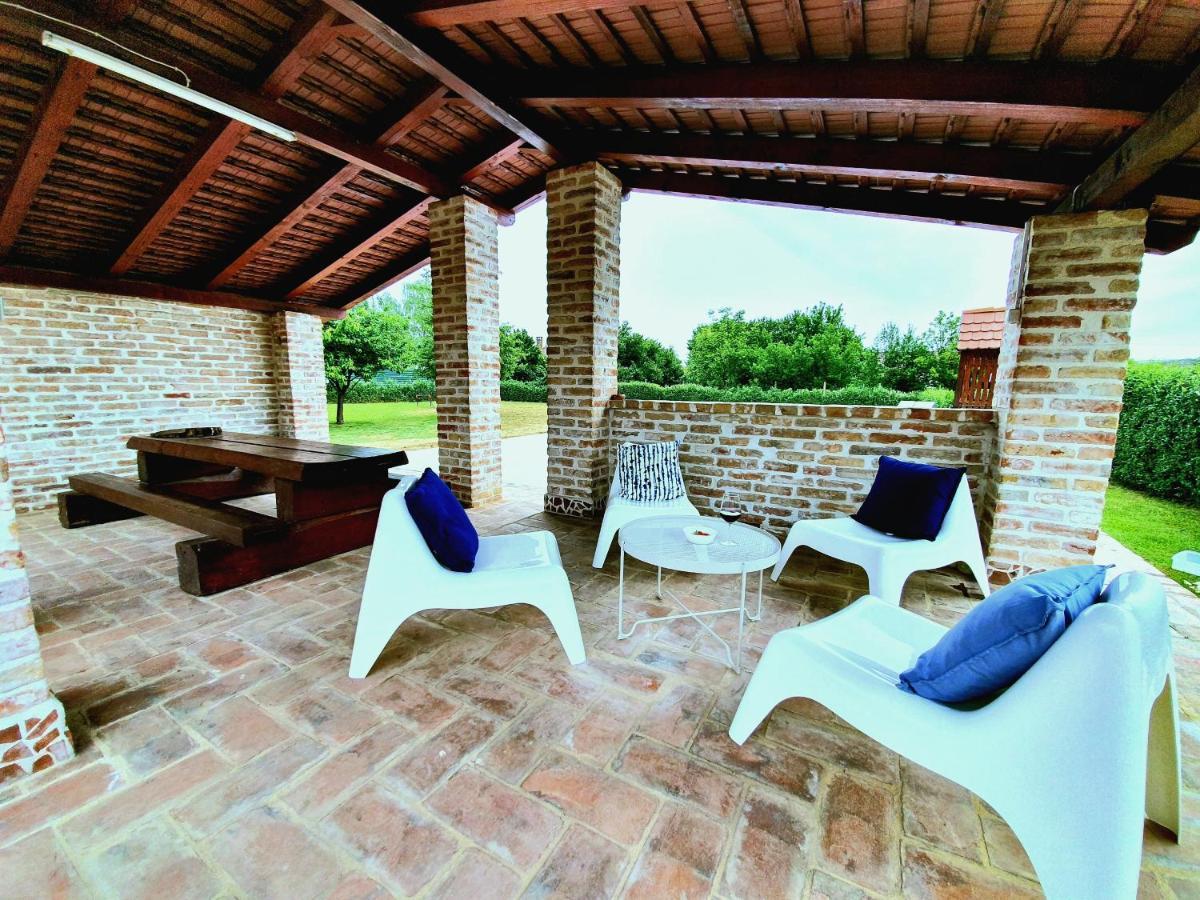 Villa Mons Aureus Popovac Luaran gambar