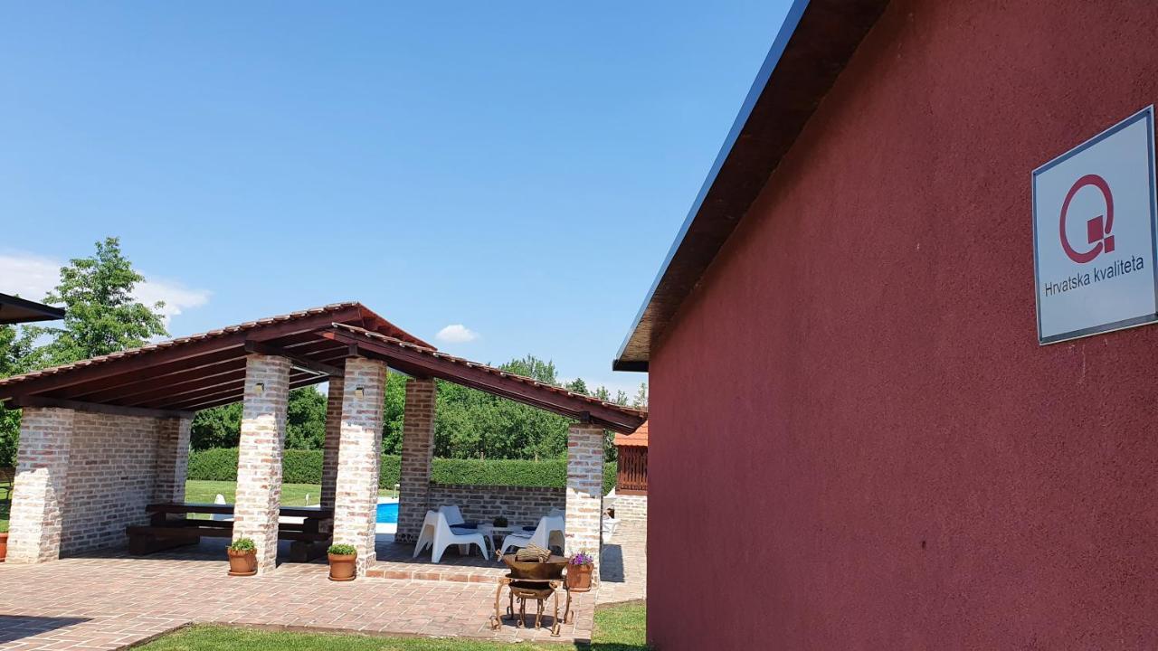 Villa Mons Aureus Popovac Luaran gambar