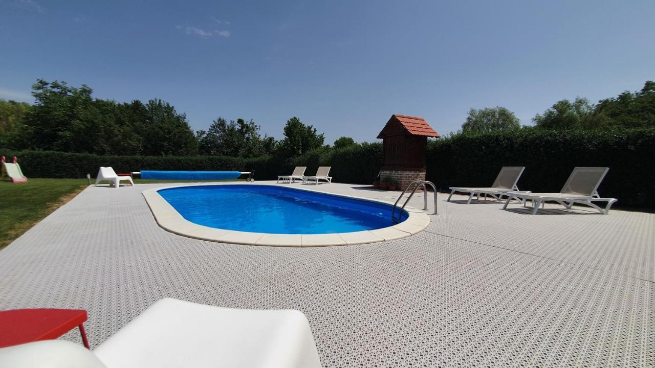 Villa Mons Aureus Popovac Luaran gambar