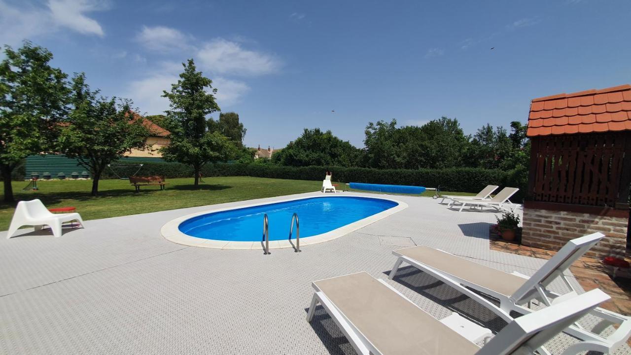 Villa Mons Aureus Popovac Luaran gambar